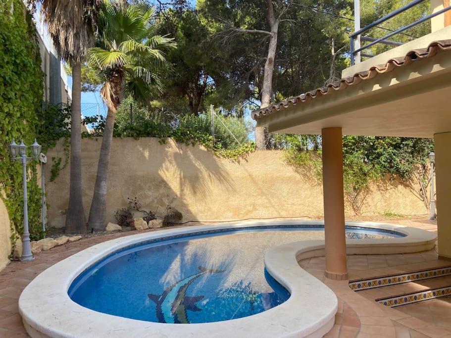 Spacious Villa with Outdoor Entertainment