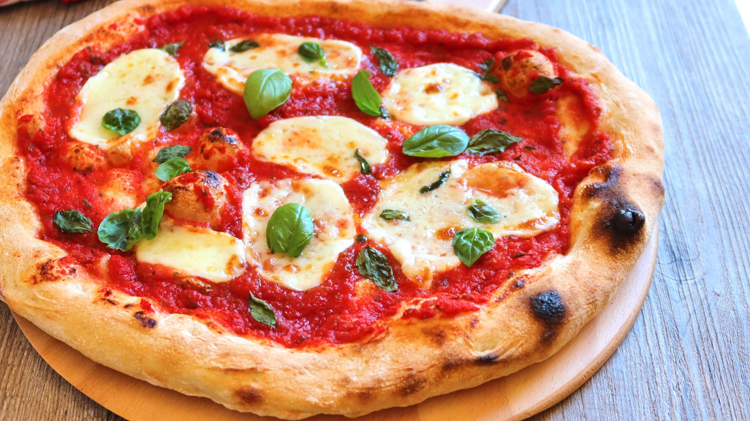 Pizza Margherita - Receta con Masa de Pan