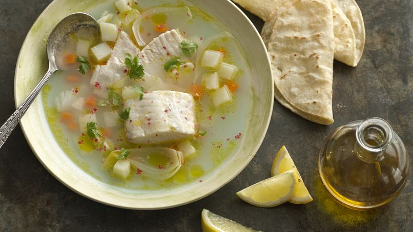 Sopa de pescado con limón