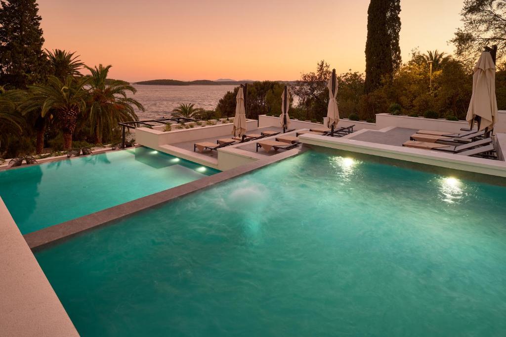 5. Green Oasis Hotel