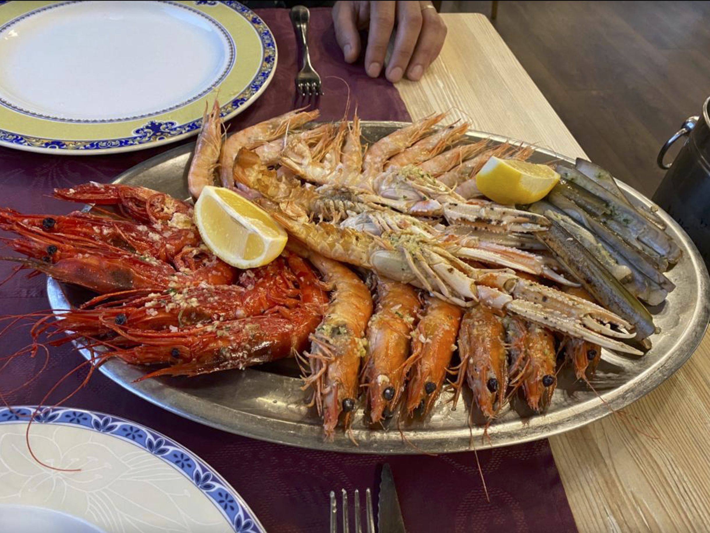 Pimientos rellenos de marisco a la parrilla