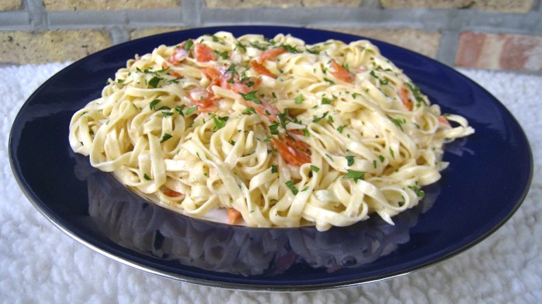 Trenette al Pesto con Salmón