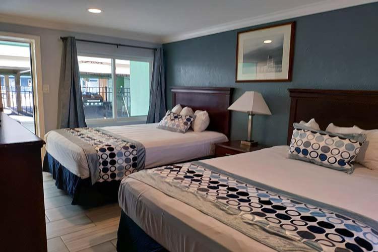 6. Sunset Beach Hotel