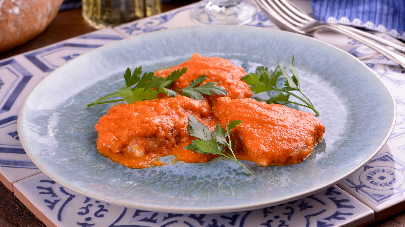 Pimientos de piquillo rellenos de bacalao a la vasca