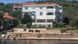 Apartments Rava