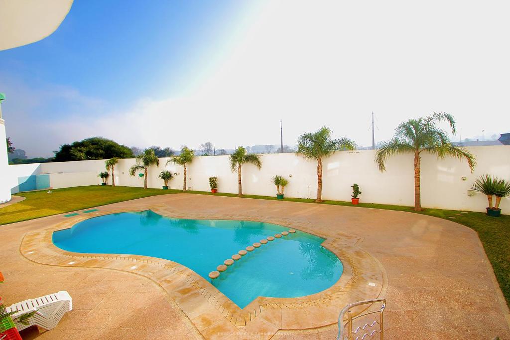 Paloma Hotel J