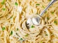 Receta de Cacio e Pepe con espárragos por Bon Appétit