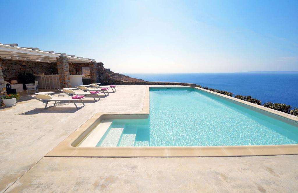 Villa with Spectacular Sunset Views