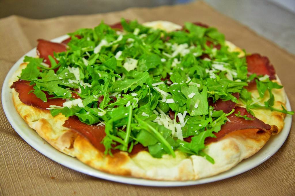 Variaciones de la pizza de bresaola y parmesano