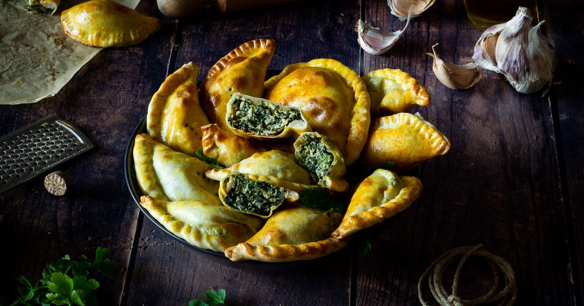 Pizza de ricotta y espinacas con masa de harina de maíz