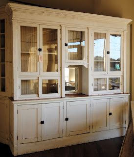 Farmhouse Retro Kitchen with Glass-Front Cabinet Drawers