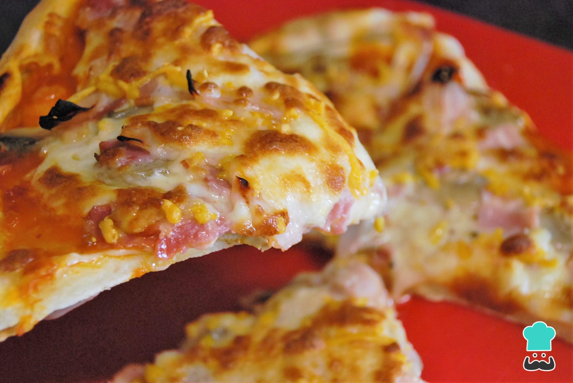 Pizza de champiñones y bacon