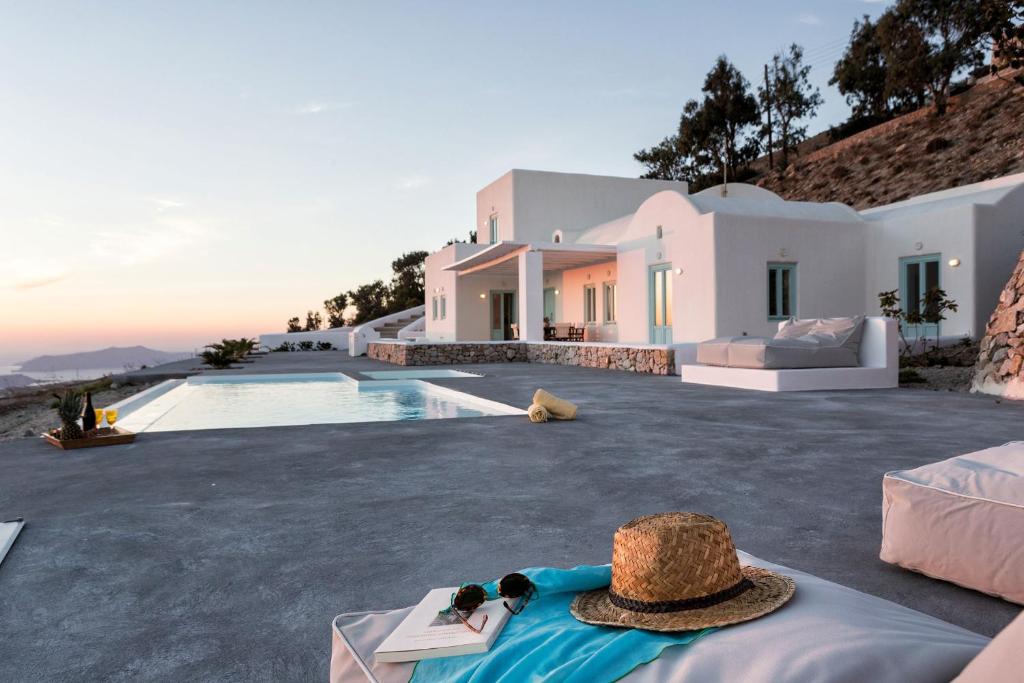 Charming Beach Villa with Spectacular Sunsets