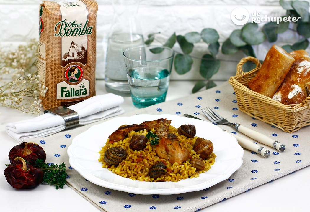 Paella Valenciana de Conejo y Caracoles