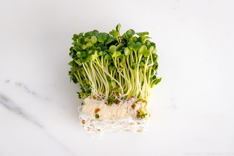 Kaiware (Radish Sprout) Roll