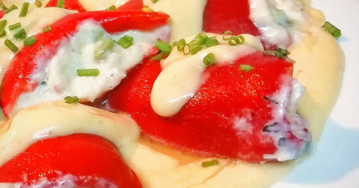 Pimientos de piquillo rellenos de bacalao a la crema