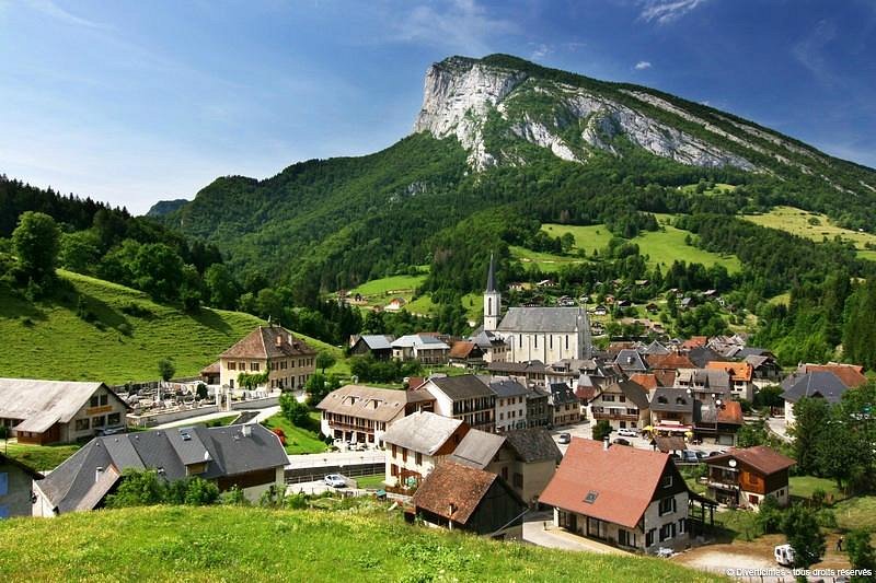 Go hiking in the Chartreuse Mountains