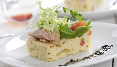 Polenta con tomates secos y aceitunas