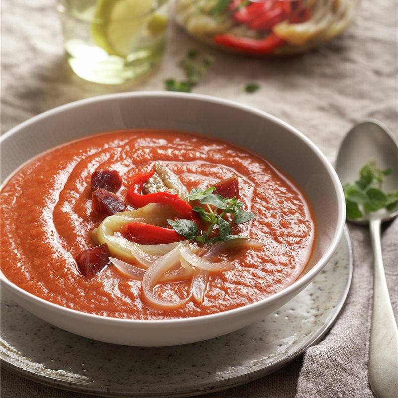 Sopa de pescado con verduras asadas