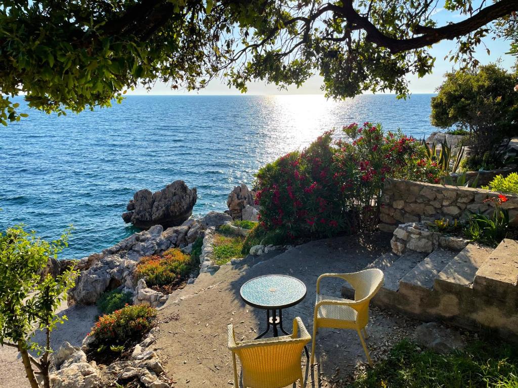 Seaside Bungalow with Private Beach Access