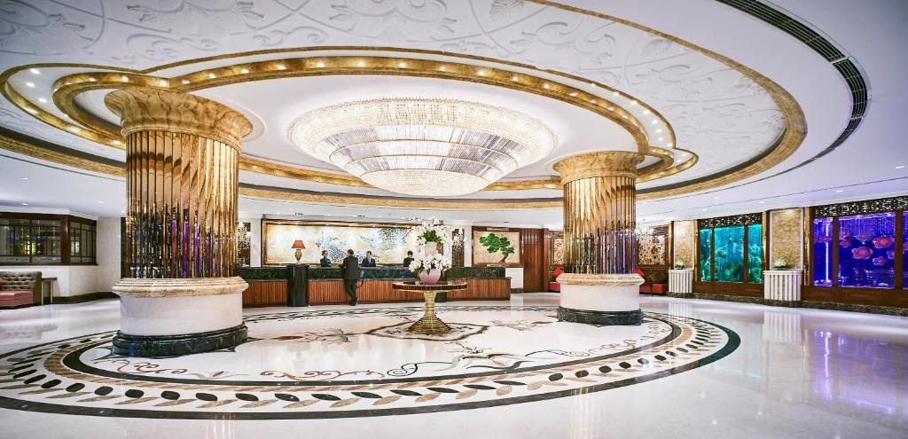 10. Windsor Plaza Hotel