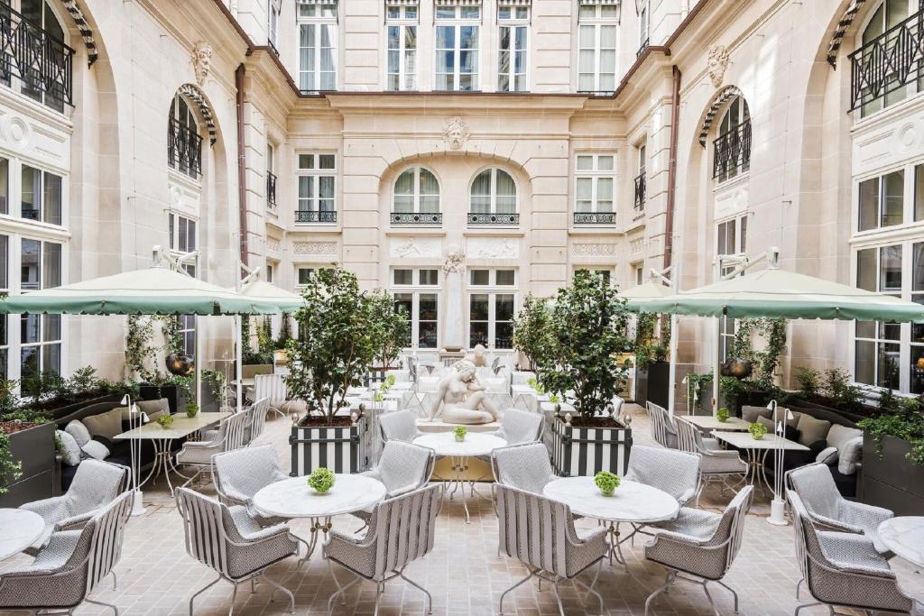 8. Hotel de Crillon