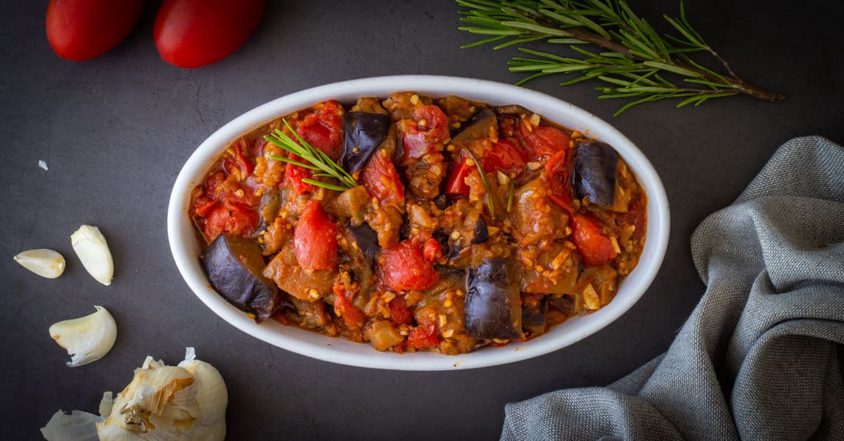 Pollo al Potacchio con tomates frescos y albahaca