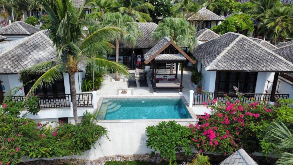 7. Seaview Haven Resort