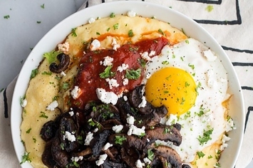 Polenta con gambas y calabacín