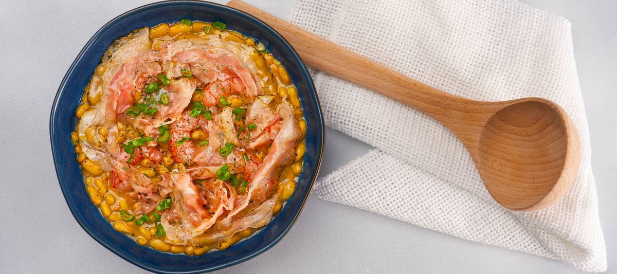 Receta de Pochas con almejas y panceta