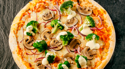 Pizza de Champiñones y Jamón Serrano con Queso Manchego