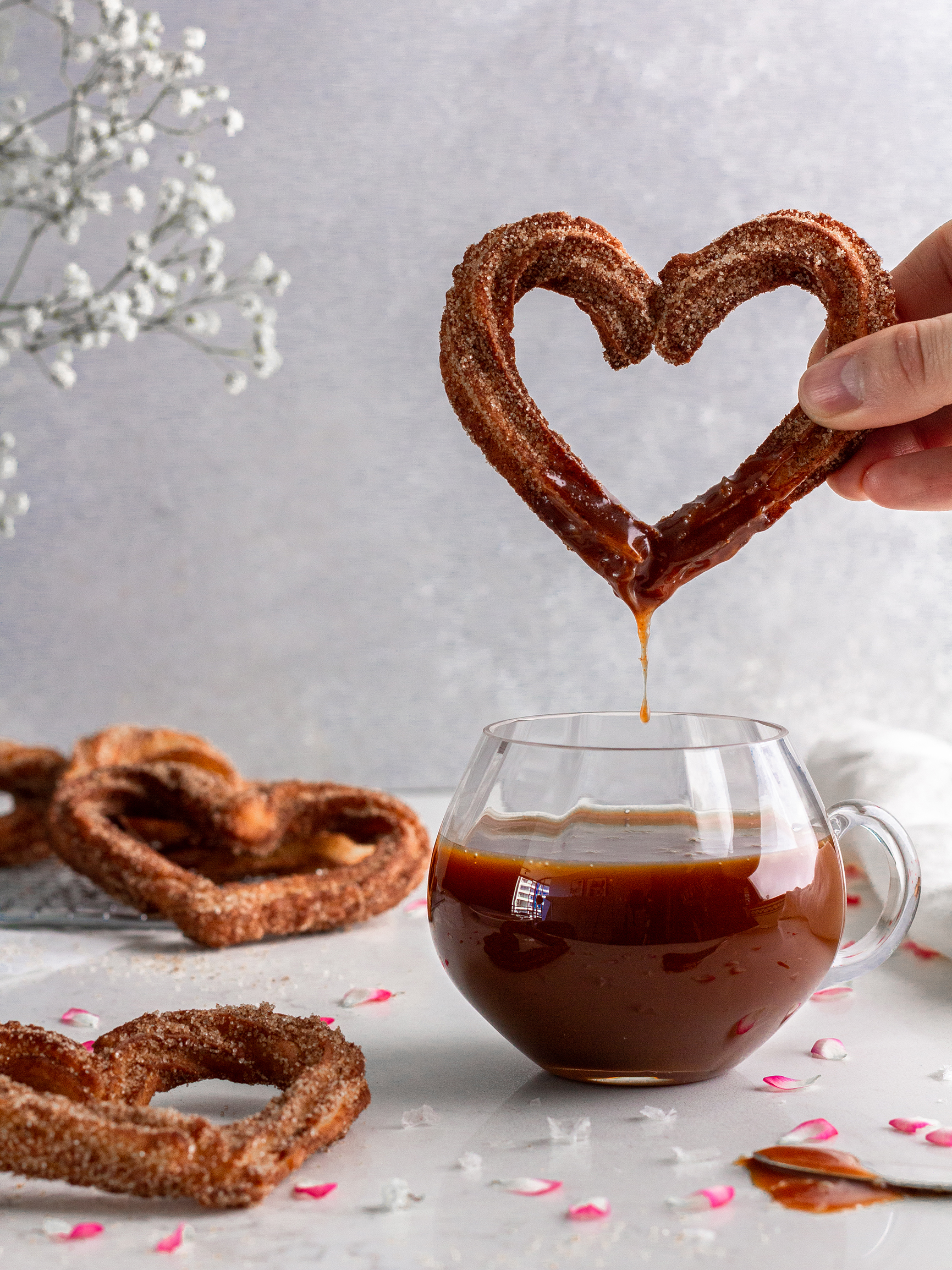Churros de café con salsa de caramelo salado
