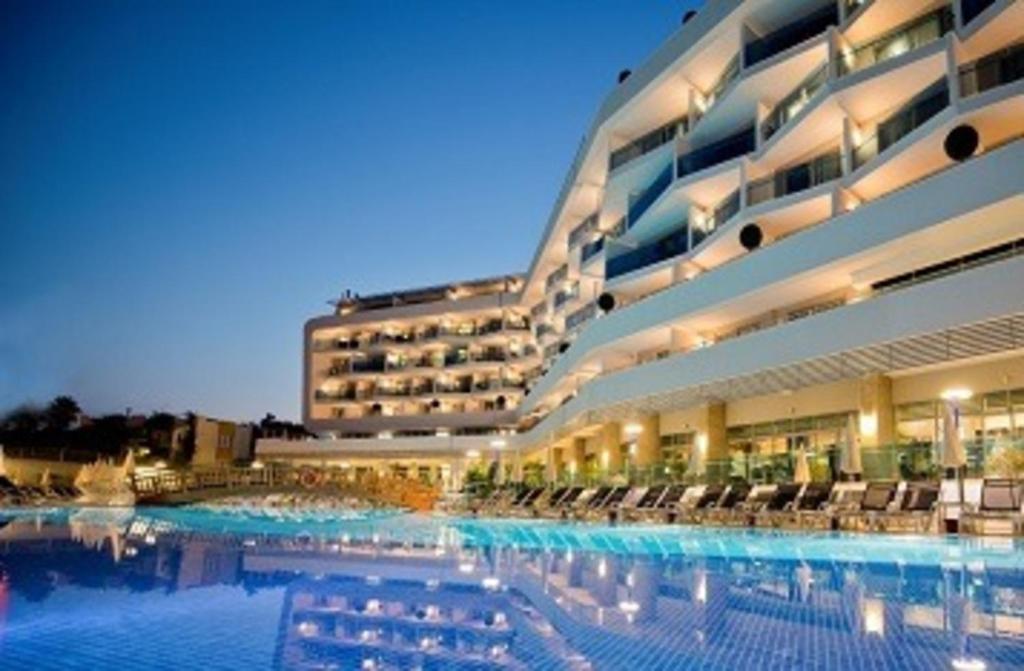 Adult-Only Beach Resort with Entertainment