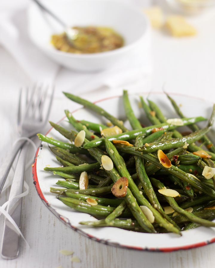 Judías verdes a la plancha con almendras y ajo