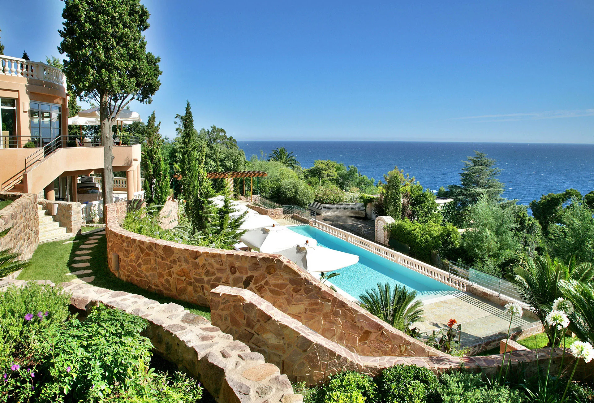 Tiara Yaktsa Cannes