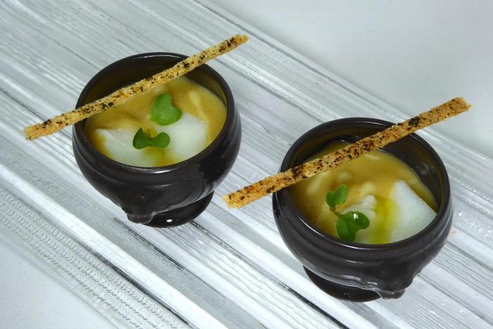 Porrusalda con crujiente de pan