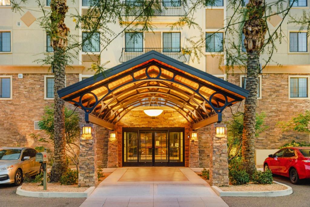 4. Staybridge Suites Phoenix - Chandler