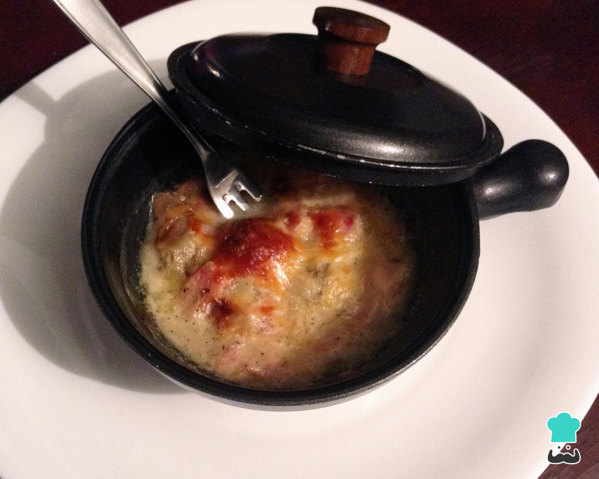 Alcachofas gratinadas con jamón y queso