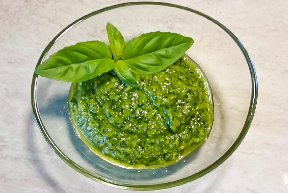 Focaccia con Pesto Genovese