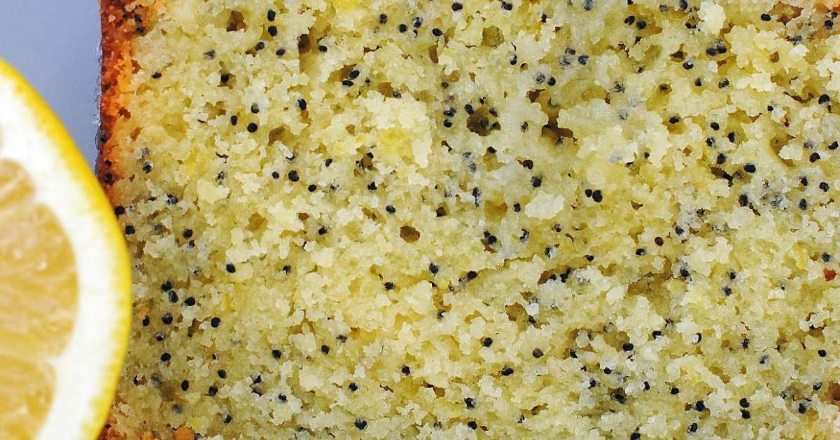 Lemon Poppy Seed Cake with Lemon Glaze and Thermomix
