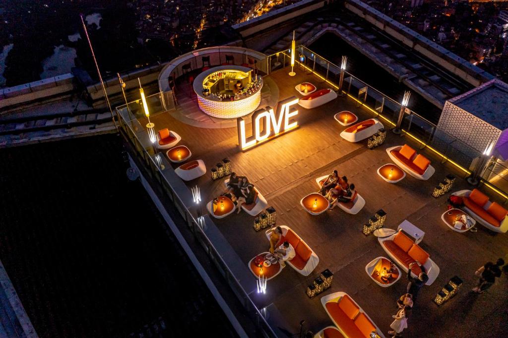 8. Lotte Hotel Hanoi