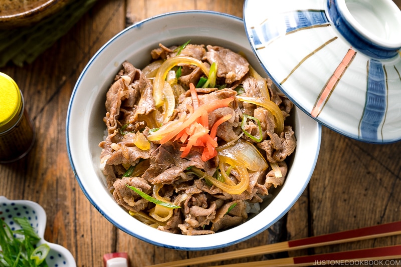 Gyudon (Japanese Beef and Onion Rice Bowl)