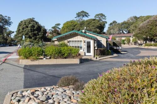 Sea Breeze Suites