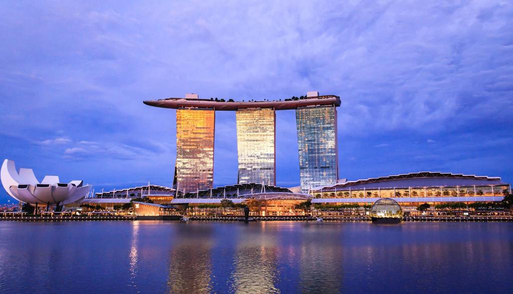 9. Marina Bay Hotel