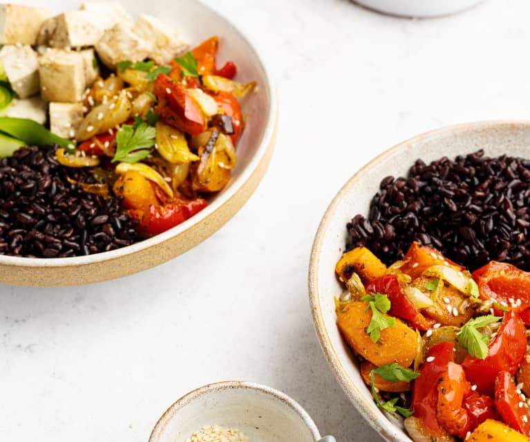 Arroz negro con tofu y vegetales