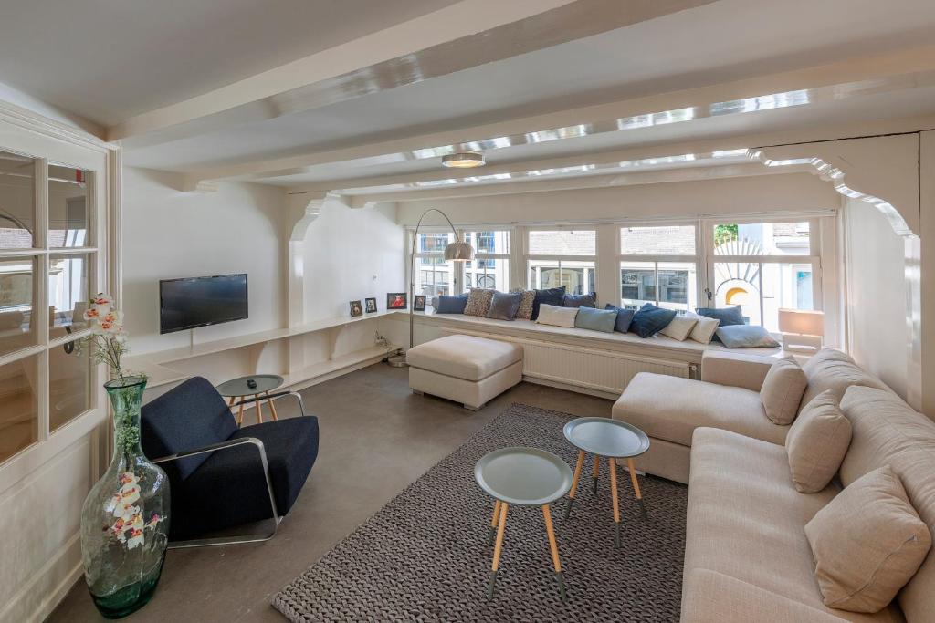 Apartment 9