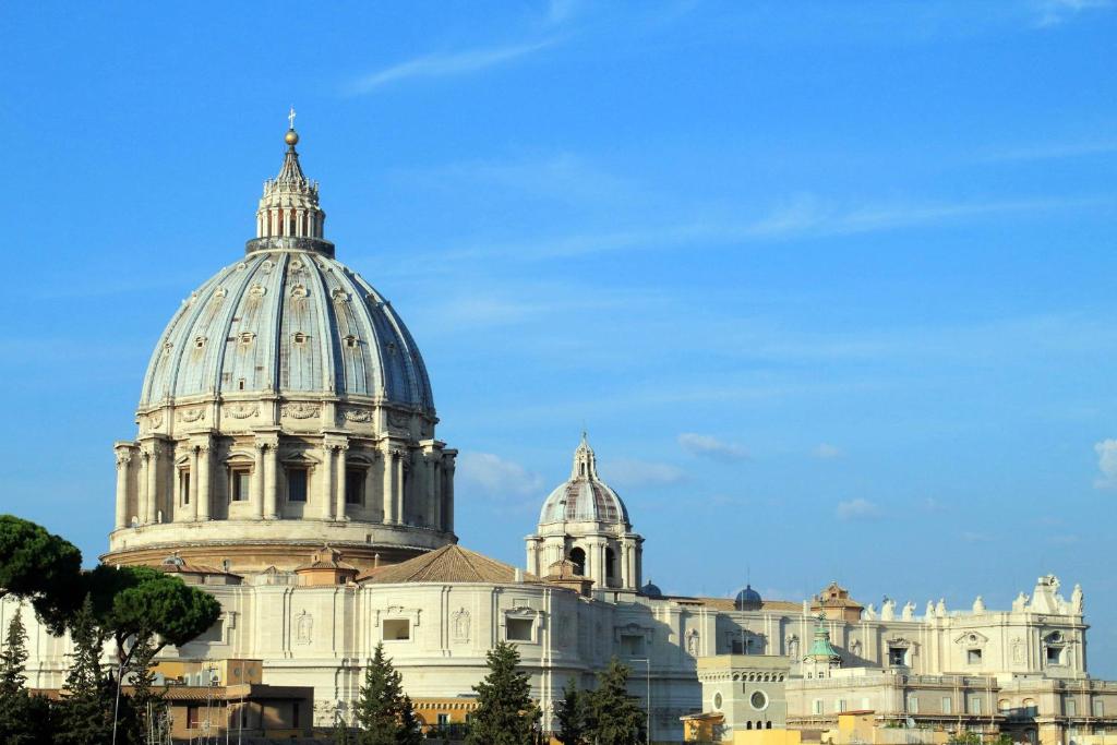 Bright Apartment near the Trevi Fountain