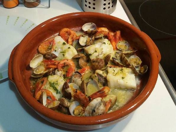 Pimientos del piquillo rellenos de bacalao en salsa verde: una receta para sorprender