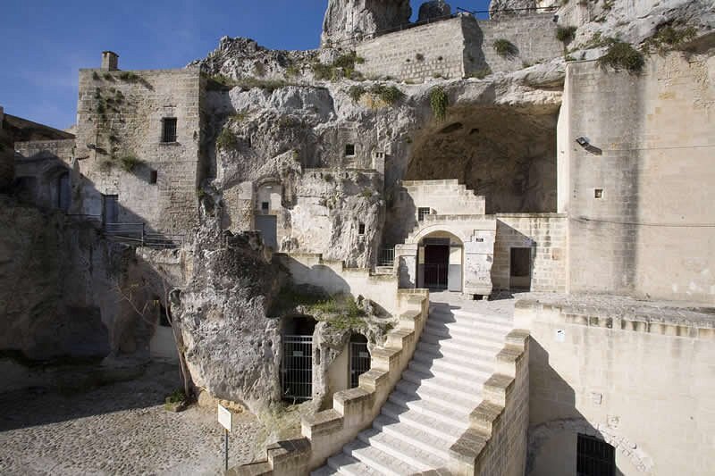 Visit the Casa Grotta di Vico Solitario