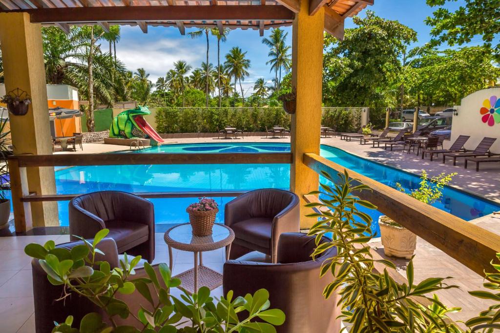 Floral Inn: A Family-Friendly Hotel with TV Entertainment